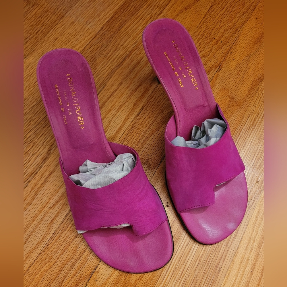 Donald J Pliner Valore Suede heels